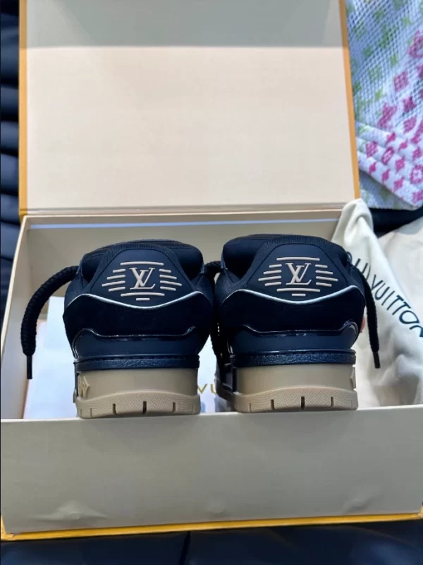 LOUIS VUITTON LV TRAINER MAXI SNEAKERS IN BLACK– LSVT332