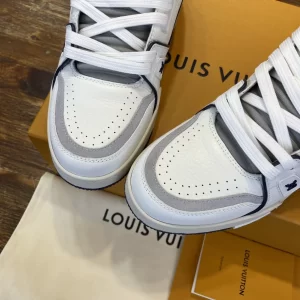 LOUIS VUITTON LV TRAINER SNEAKERS IN WHITE AND NAVY BLUE – LSVT353