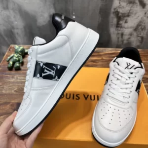 LOUIS VUITTON RIVOLI LOW-TOP SNEAKERS IN WHITE AND BLUE – LSVT369