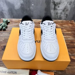 LOUIS VUITTON RIVOLI LOW-TOP SNEAKERS IN WHITE AND BLUE – LSVT369