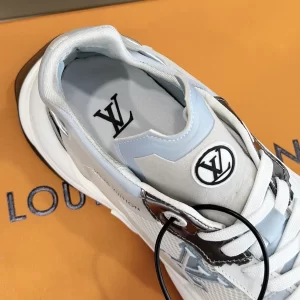 LOUIS VUITTON RUN 55 SNEAKERS IN WHITE AND BLUE – LSVT356