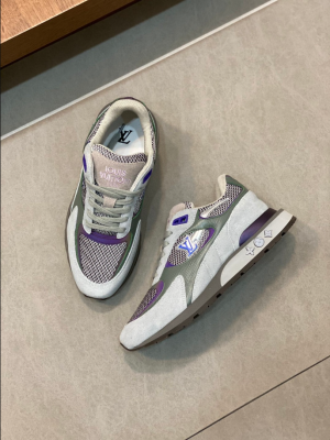 LOUIS VUITTON RUN AWAY SNEAKERS IN GREY AND PURPLE – LSVT358