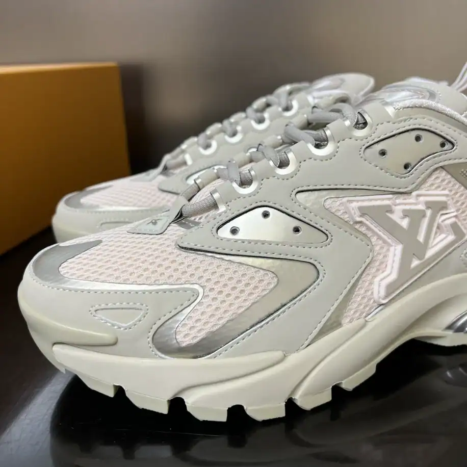C2000 Tatic LOUIS VUITTON RUNNER TATIC SNEAKER IN BEIGE
