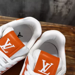 LOUIS VUITTON TRAINE SNEAKERS IN WHITE AND ORANGE – LSVT386