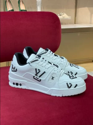LOUIS VUITTON TRAINER LOW-TOP SNEAKERS IN WHITE AND BLACK – LSVT389