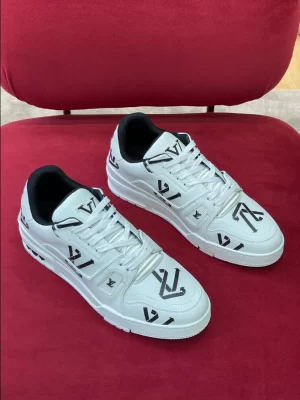 LOUIS VUITTON TRAINER LOW-TOP SNEAKERS IN WHITE AND BLACK – LSVT389