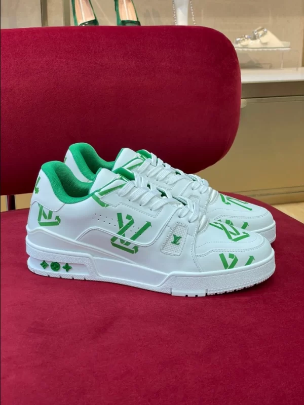 LOUIS VUITTON TRAINER LOW-TOP SNEAKERS IN WHITE AND GREEN – LSVT387