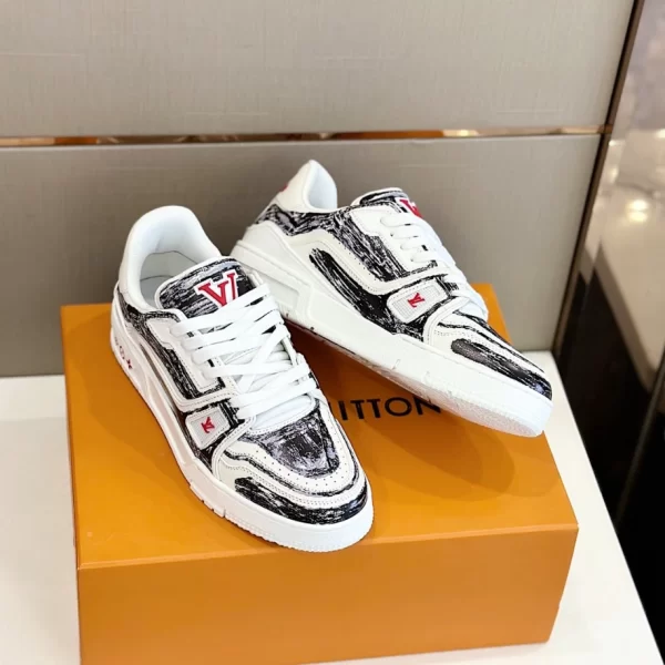 LOUIS VUITTON TRAINER SNEAKERS IN BLACK AND WHITE – LSVT343