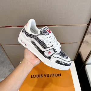 LOUIS VUITTON TRAINER SNEAKERS IN BLACK AND WHITE – LSVT343