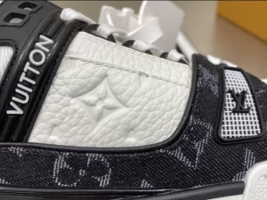 LOUIS VUITTON TRAINER SNEAKERS IN WHITE AND BLACK – LSVT341