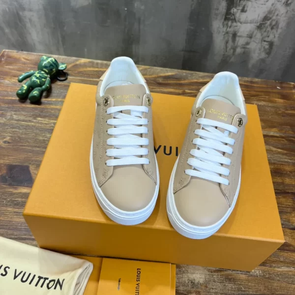 LV TIME OUT SNEAKER – LSVT427