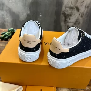 LV TIME OUT SNEAKER – LSVT428