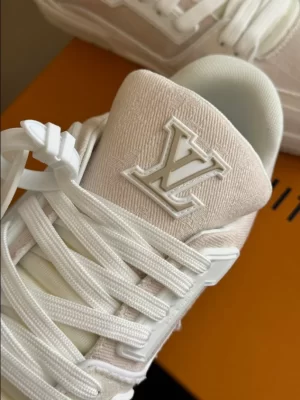 LV TRAINER SNEAKER – LSVT423