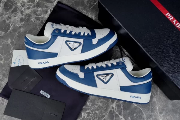 DOWNTOWN LEATHER SNEAKERS IN WHITE AND LACQUER BLUE- PRD011