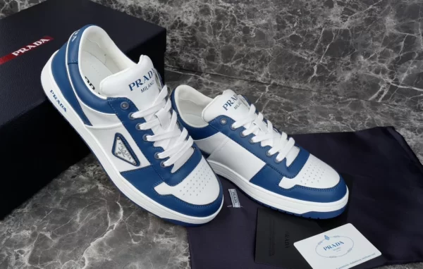 DOWNTOWN LEATHER SNEAKERS IN WHITE AND LACQUER BLUE- PRD011