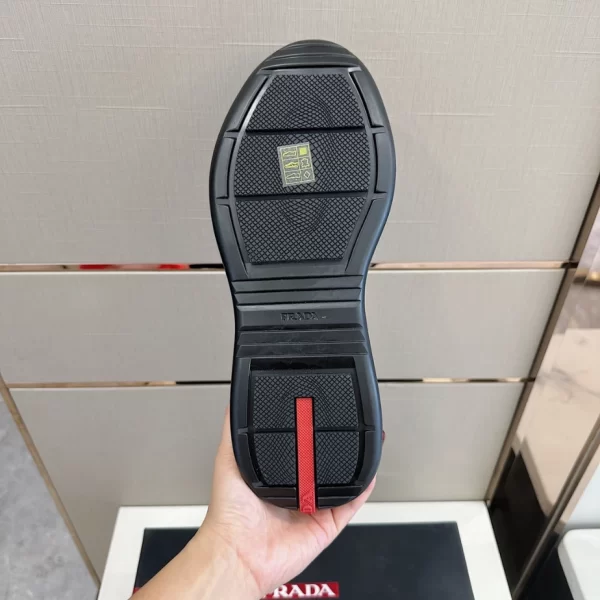 PRADA SNEAKERS - PRD070