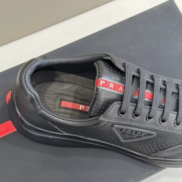 PRADA SNEAKERS - PRD070