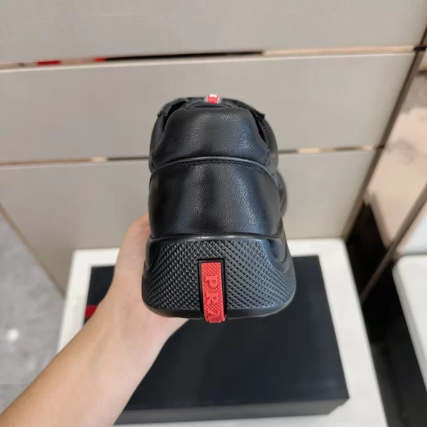 PRADA SNEAKERS - PRD070