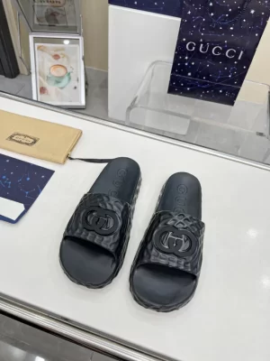 GUCCI MEN'S INTERLOCKING G SLIDE SANDAL - SDG022