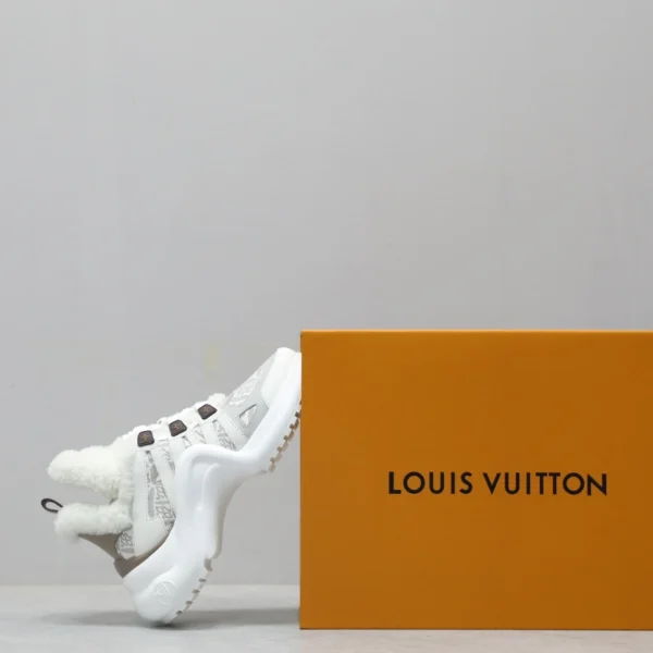 LV ARCHLIGHT SNEAKER – LSVM011