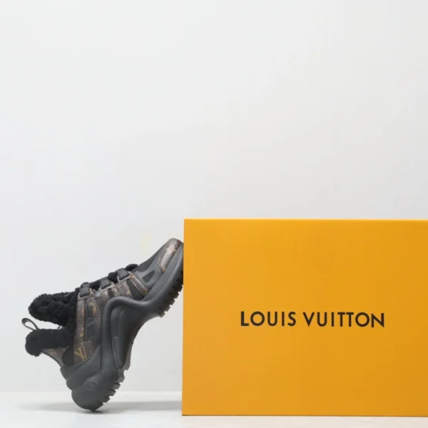 LV ARCHLIGHT SNEAKER – LSVM019