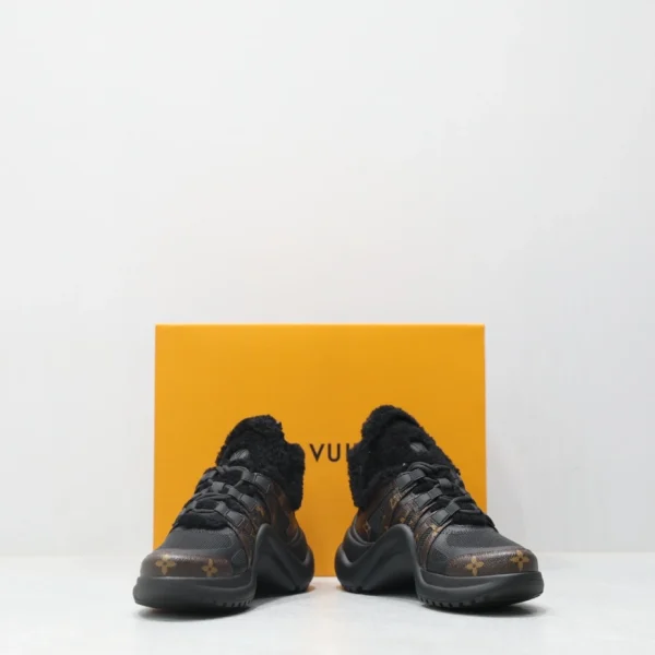 LV ARCHLIGHT SNEAKER – LSVM019