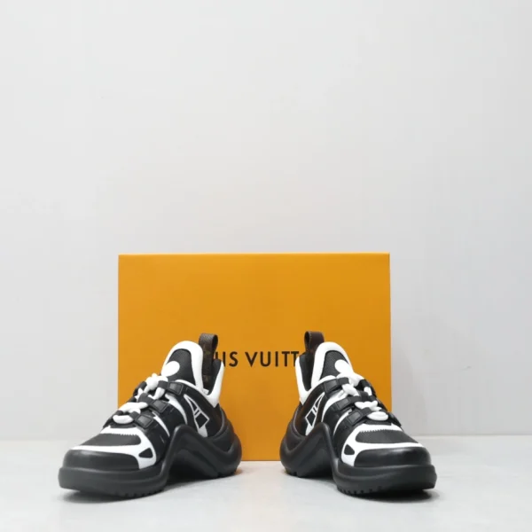 LV ARCHLIGHT SNEAKER – LSVM023