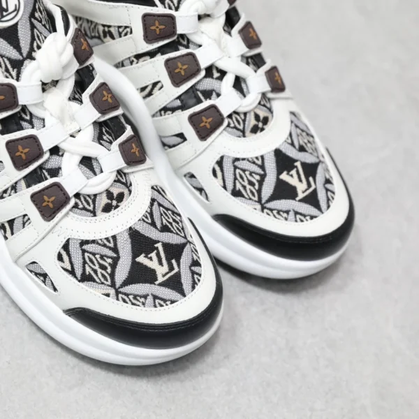 LV ARCHLIGHT SNEAKER – LSVM025