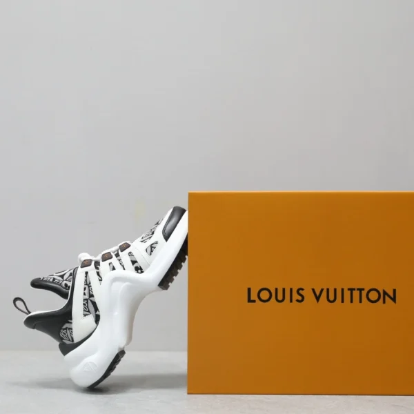 LV ARCHLIGHT SNEAKER – LSVM025