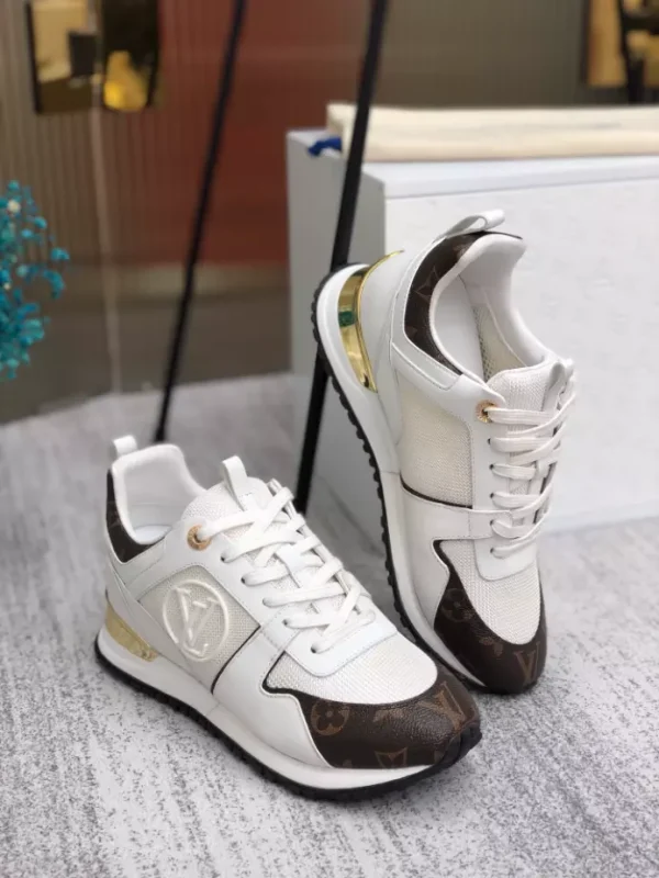 LV RUN AWAY SNEAKER – LSVM061