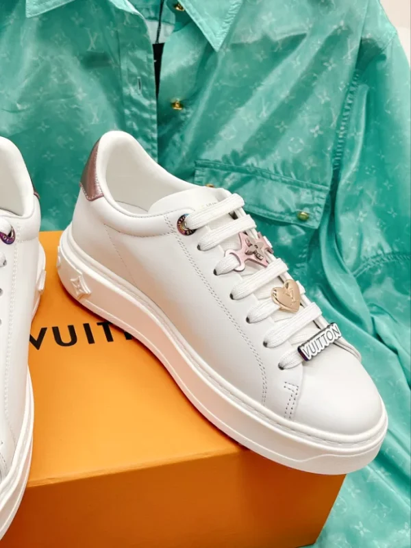 LV TIME OUT SNEAKER – LSVM032