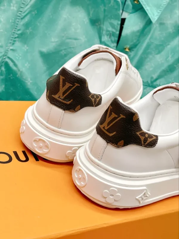 LV TIME OUT SNEAKER – LSVM033