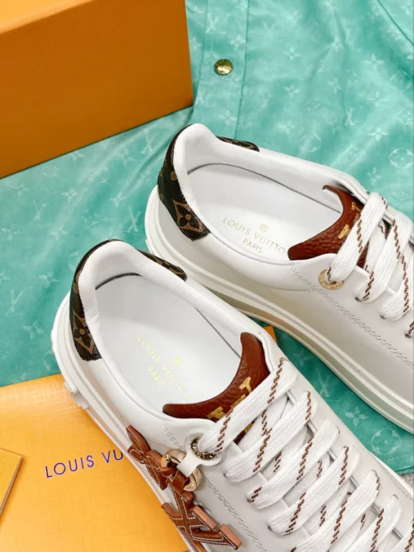 LV TIME OUT SNEAKER – LSVM033