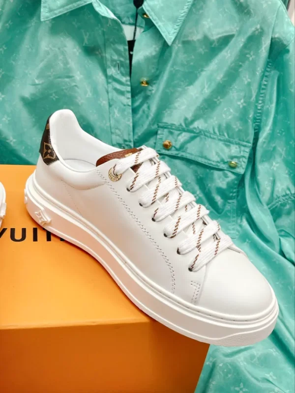 LV TIME OUT SNEAKER – LSVM033