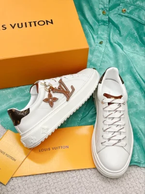 LV TIME OUT SNEAKER – LSVM033