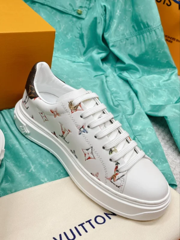 LV TIME OUT SNEAKER – LSVM034