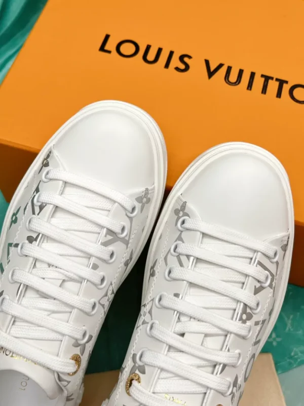 LV TIME OUT SNEAKER – LSVM036