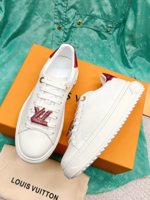 LV TIME OUT SNEAKER – LSVM038