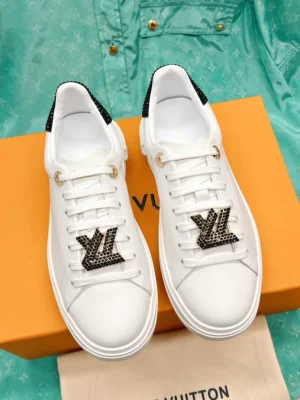 LV TIME OUT SNEAKER – LSVM040