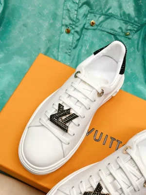 LV TIME OUT SNEAKER – LSVM040