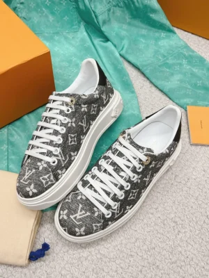 LV TIME OUT SNEAKER – LSVM041