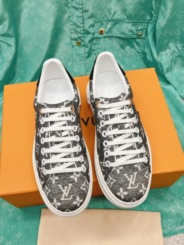 LV TIME OUT SNEAKER – LSVM041