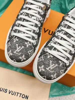 LV TIME OUT SNEAKER – LSVM041