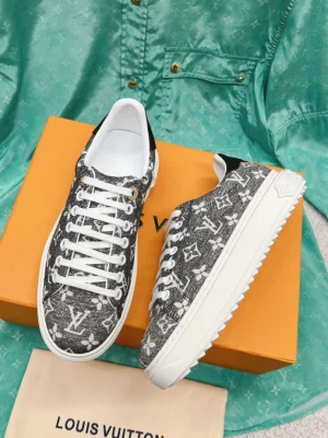 LV TIME OUT SNEAKER – LSVM041