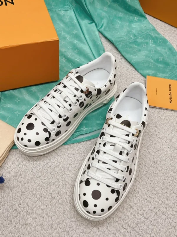 LV TIME OUT SNEAKER – LSVM042