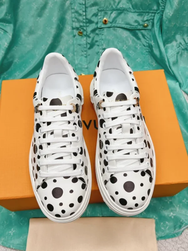 LV TIME OUT SNEAKER – LSVM042