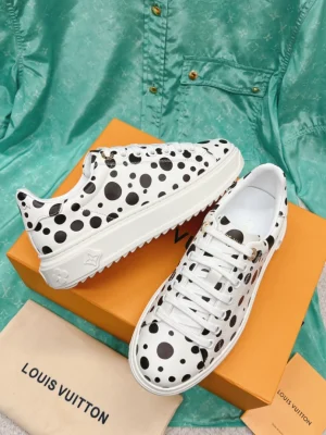 LV TIME OUT SNEAKER – LSVM042