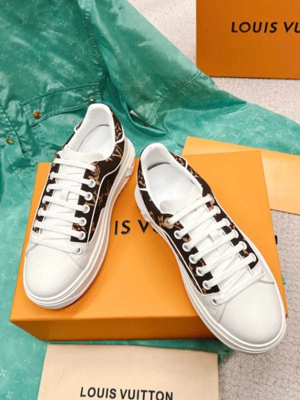 LV TIME OUT SNEAKER – LSVM043