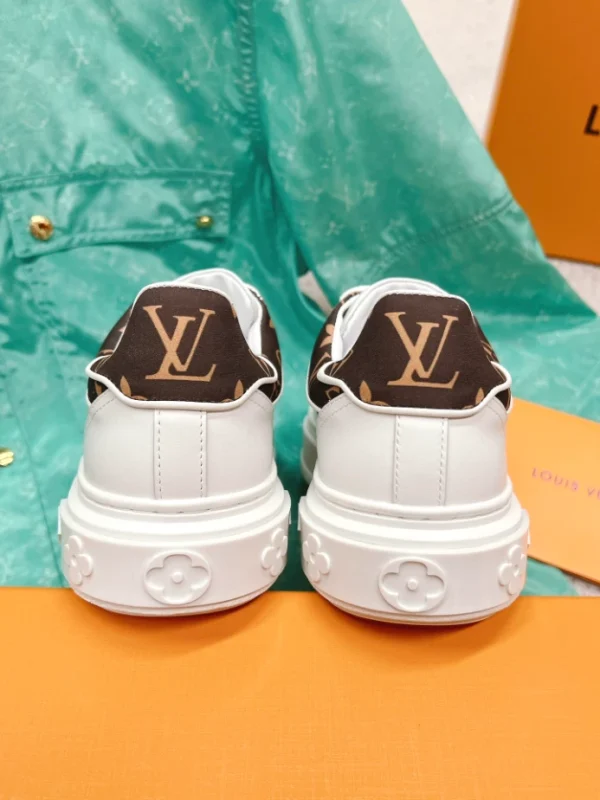 LV TIME OUT SNEAKER – LSVM043