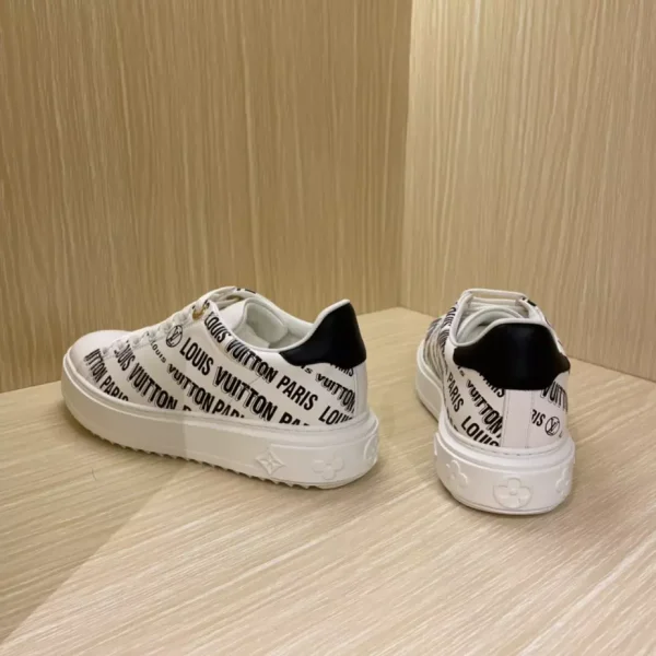 LV TIME OUT SNEAKER – LSVM052